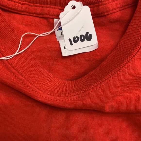 THRIFTED TEE SIZE MEDIUM - Picture 3 of 3